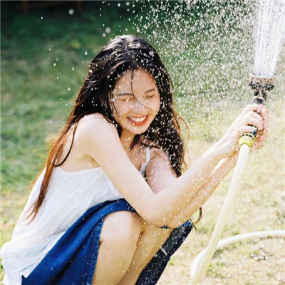 吐鲁番伴游女生方忆彤的资料