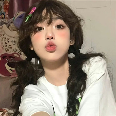 吐鲁番伴游女生卞寄蕾的资料